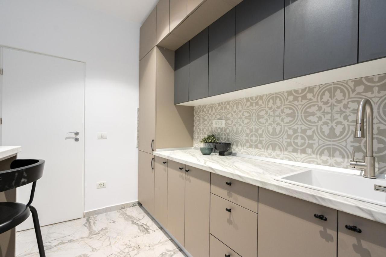 Crystal 3Bdr Apartment In Center Bucarest Exterior foto